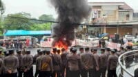 Rapat-Pleno-Hasil-Pilkada-di-Kota-Tasikmalaya-Diwarnai-Aksi-Demo-Besar-besaran-696x392